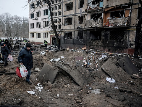 Une attaque russe d'ampleur sur Kiev fait plus de 50 blessés