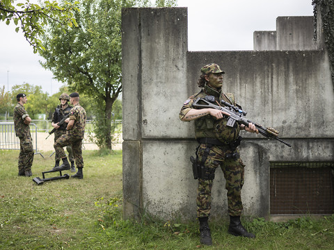 Armée: le Conseil des Etats insiste pour une croissance plus rapide