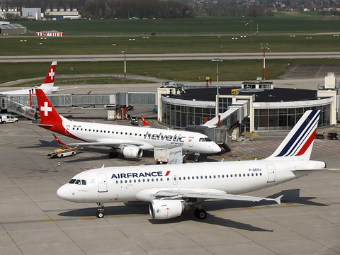 Air France-KLM promet une rentabilité accrue à moyen terme