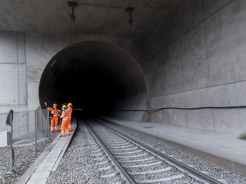 Le tunnel de base du Lötschberg fermé après une infiltration d'eau