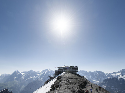 Quelque 160 clients en hélico après une panne au Schilthorn (BE)