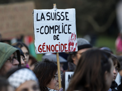 Des manifestants à Genève demandent la démission de Cassis