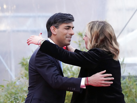 Avec Meloni à Rome, Sunak se dit prêt à 