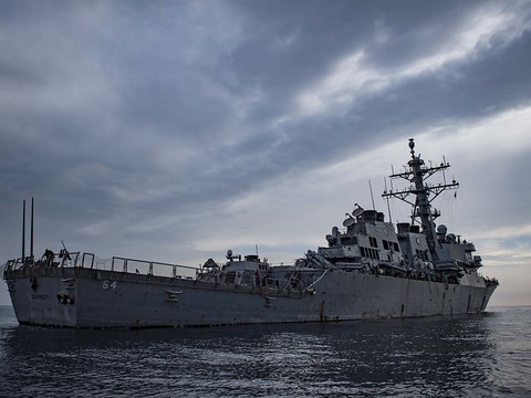 Un destroyer américain abat en mer Rouge 14 drones lancés du Yémen