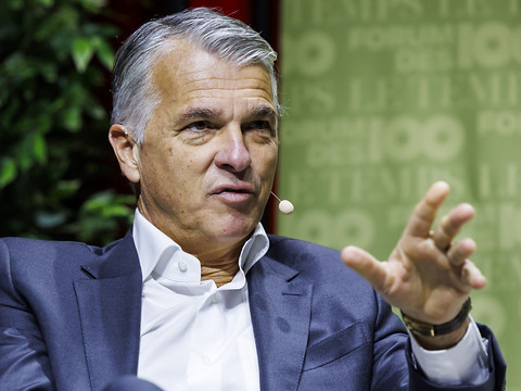 UBS tiendra aussi compte du mérite pour les suppressions d'emplois