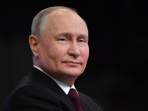 Poutine promet de faire de la Russie une 