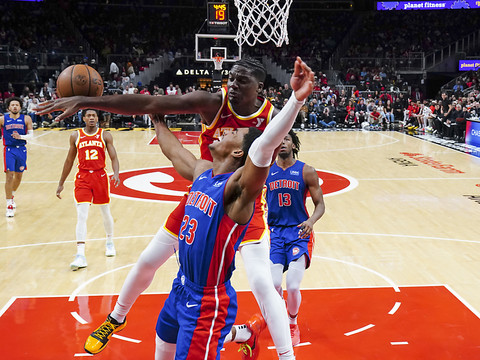 Les Hawks infligent une 24e défaite de rang à Detroit