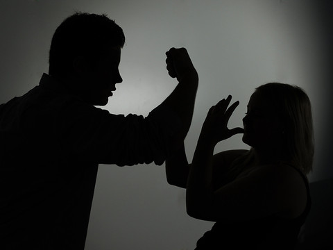Mieux protéger les personnes étrangères des violences domestiques