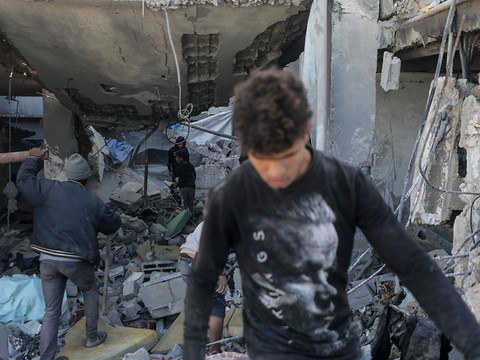 Israël poursuit ses frappes sur Gaza, vote à l'ONU repoussé