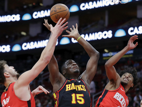 Les Hawks enchaînent un deuxième succès