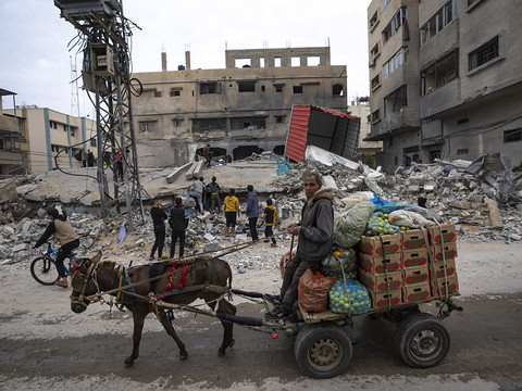 Gaza: tractations pour une trêve, Israël poursuit ses bombardements