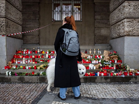 La République tchèque rend hommage aux victimes de la tuerie