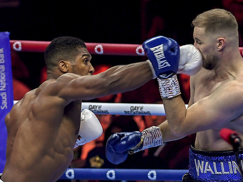 Joshua expédie son combat contre Wallin en 5 rounds