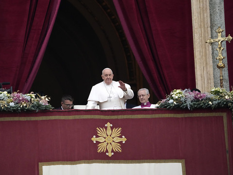 Le pape dénonce 