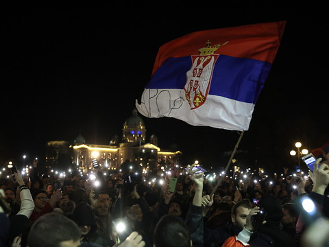 Protestations électorales à Belgrade, Moscou accuse l'Occident