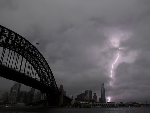 Tempête en Australie: un mort et 120'000 foyers privés de courant