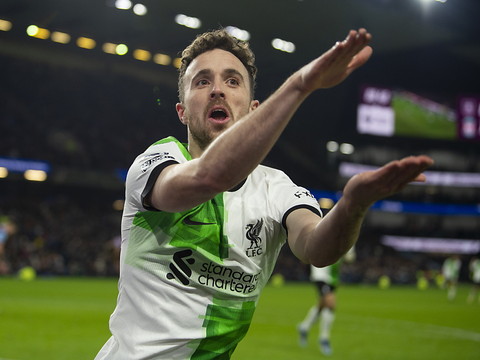 Premier League: Liverpool s'installe en tête