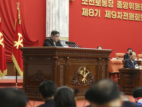 Le Nord-Coréen Kim appelle à 