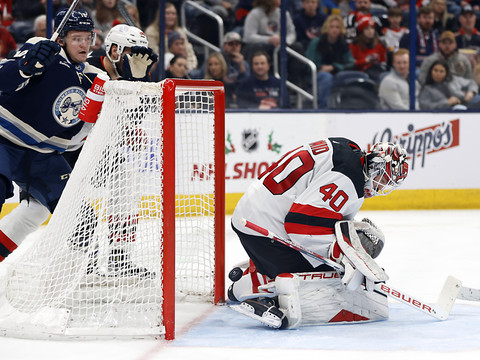 Le gardien Akira Schmid envoyé en AHL