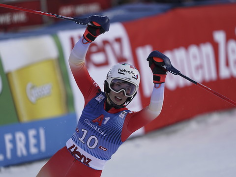 Premier podium de l'hiver pour Gisin, 93e succès pour Shiffrin