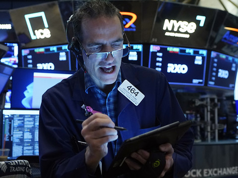 Les Bourses mondiales concluent calmement une année faste
