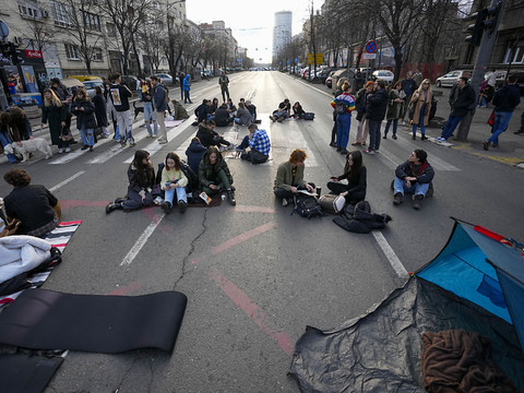 Résultat contesté: des étudiants bloquent des rues de Belgrade