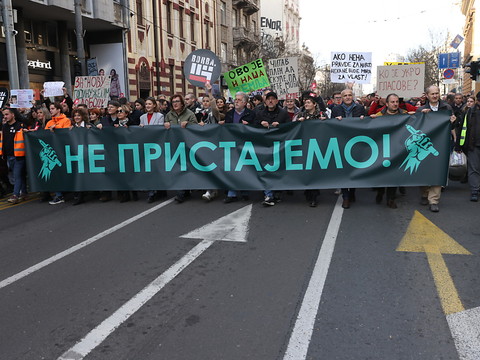 Des milliers de Serbes dans la rue pour dénoncer des fraudes