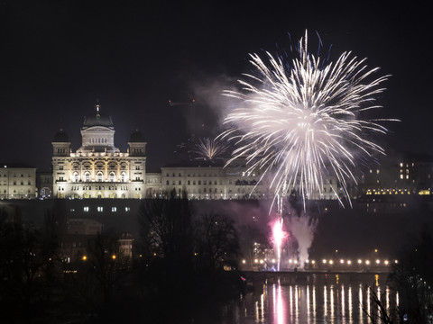 Un mort et deux blessés graves avec les feux d'artifice en Suisse
