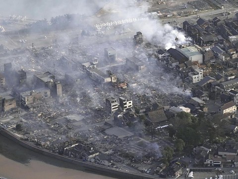 Séismes au Japon: le bilan humain grimpe à 48 morts