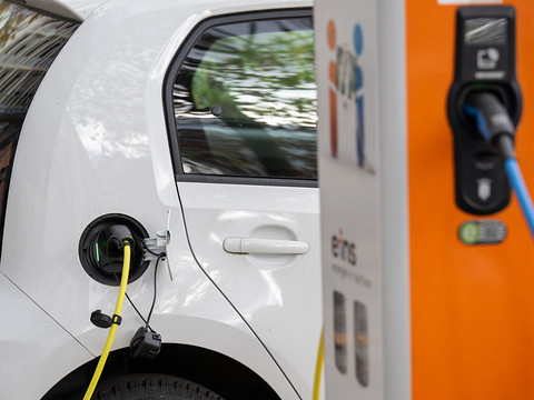 Ventes de voitures neuves toujours à la traîne en 2023