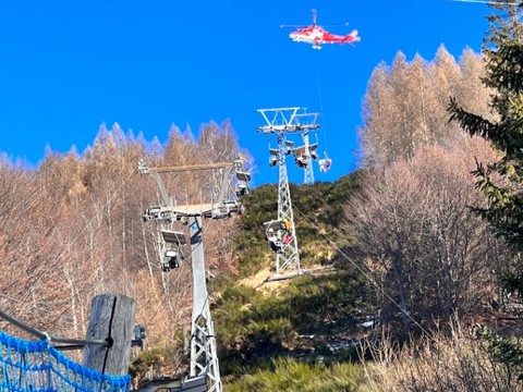 La Rega sauve sept personnes bloquées sur un télésiège au Tessin