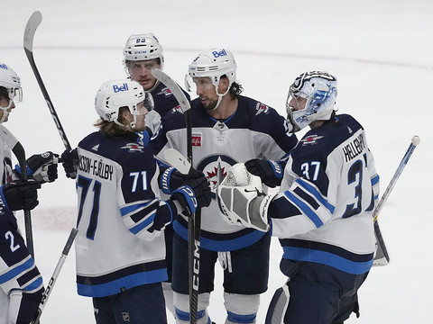 Une série marquante pour Niederreiter et les Jets