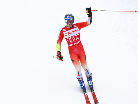 Géant: Odermatt gagne la 1re manche en patron