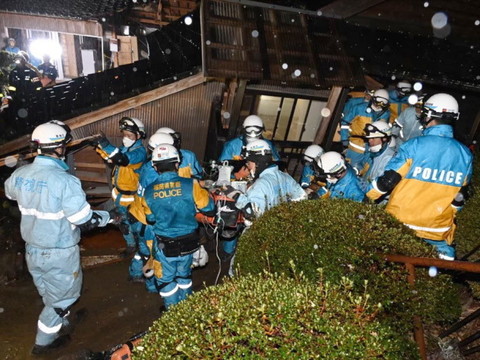 Séisme au Japon: une nonagénaire retrouvée vivante