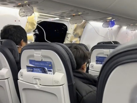 Envol d'une porte: les inspections de Boeing 737-9 se multiplient