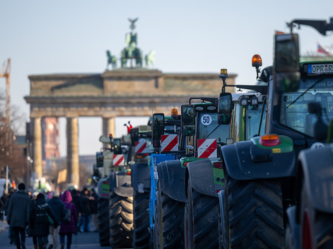 Les agriculteurs en colère se mobilisent contre le gouvernement