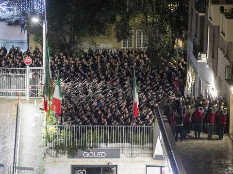 L'opposition italienne s'indigne d'une vidéo montrant des saluts fascistes