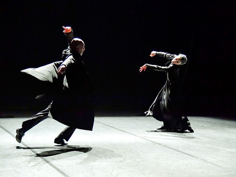La danse contemporaine pendant un mois sur les scènes suisses