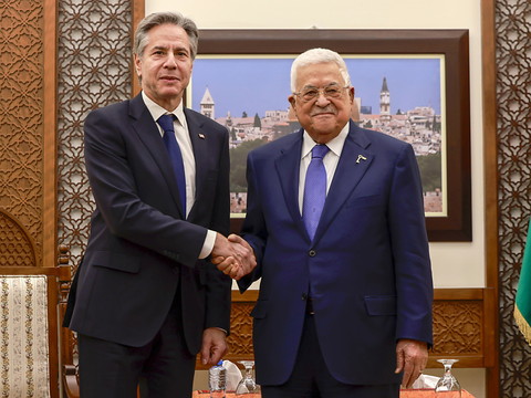 Abbas prêt à réformer, selon Blinken - Israël continue de bombarder
