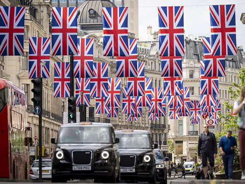 Le PIB britannique rebondit de 0,3% en novembre