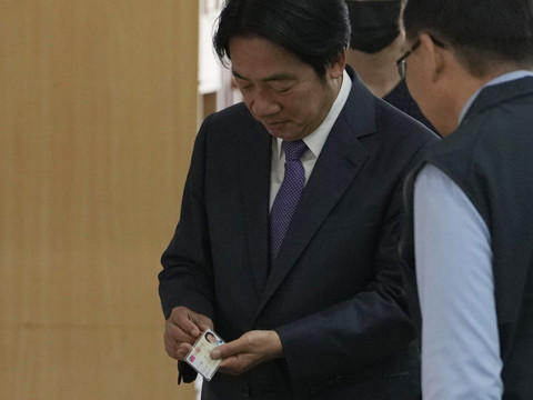 Taïwan: le candidat honni par Pékin remporte la présidentielle
