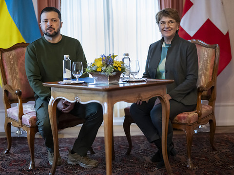 La Suisse organisera un sommet sur le processus de paix en Ukraine