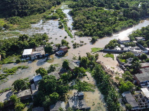 Le bilan monte à 12 morts après les inondations à Rio