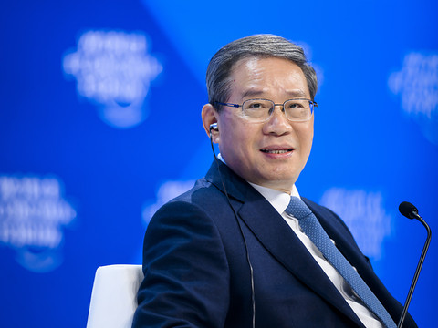 Li Qiang tente de rassurer sur l'économie chinoise à Davos