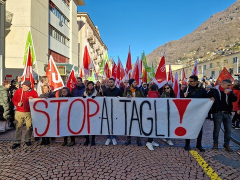 Tessin: des milliers de manifestants contre les mesures d'austérité
