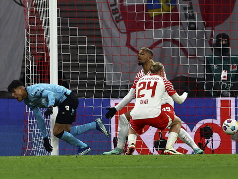 Bundesliga: Bayer Leverkusen en solide leader