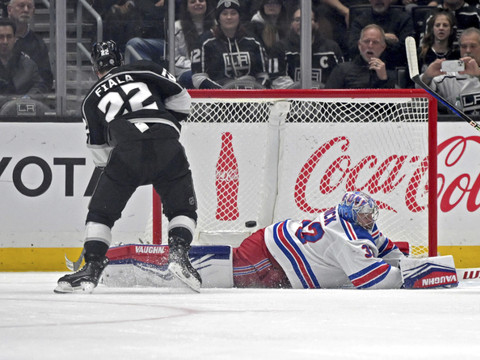 Kevin Fiala sonne la charge