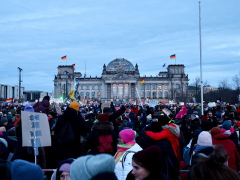 Allemagne: des centaines de milliers de personnes défilent contre l'extrême droite