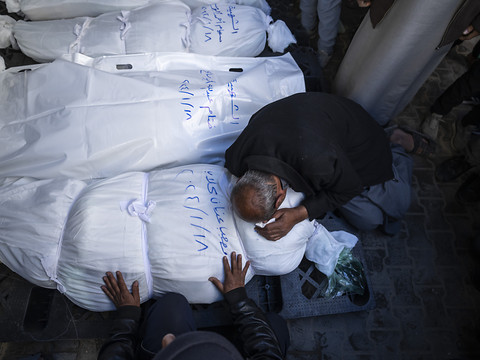 L'armée israélienne pilonne Gaza, plus de 25'000 Palestiniens tués