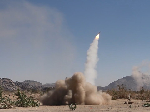 Les Houthis menacent de riposter aux raids américano-britanniques
